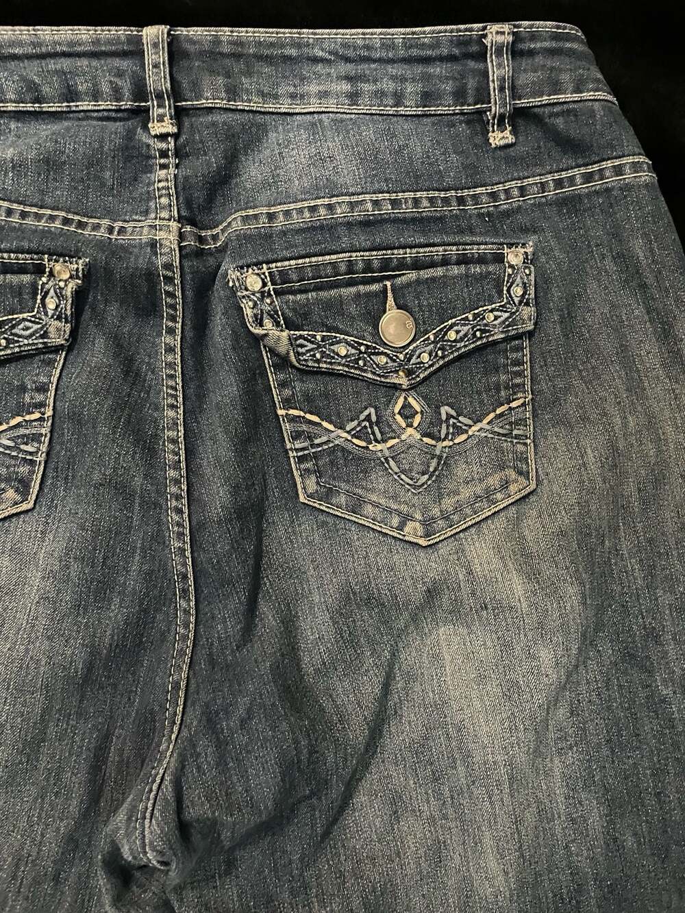 Plus Size Y2K Avenue Denim Jeans with Embroidered Pocketz
